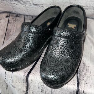 Dansko Nursing Clogs in Black Size 38 with FLAWS